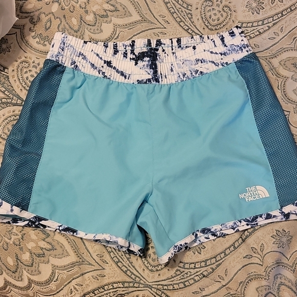 The North Face Girls FLASHDRY Shorts - Picture 1 of 6